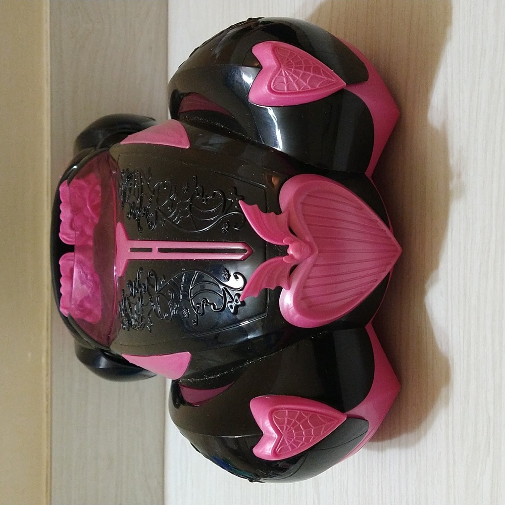 2011 Monster High Car Sweet 1600 Draculaura's Convertible 2 Seater Roadster